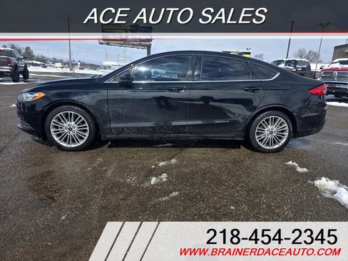 Used 2017 Ford Fusion SE image 5