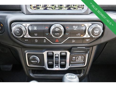 Used 2018 Jeep Wrangler Unlimited Sahara AWD/4WD image 27