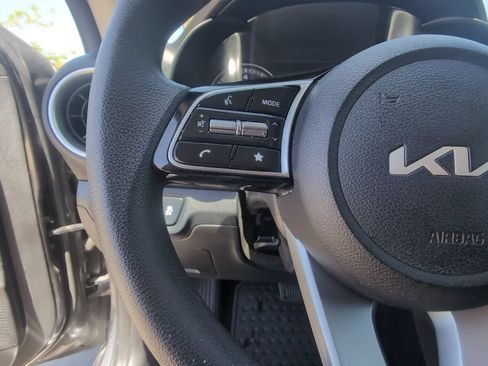 Used 2022 Kia Forte LXS FWD image 13