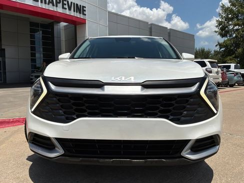 Used 2025 Kia Sportage LX FWD image 3