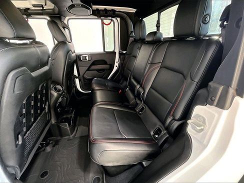Used 2023 Jeep Gladiator Rubicon w/ Cold Weather Group image 19