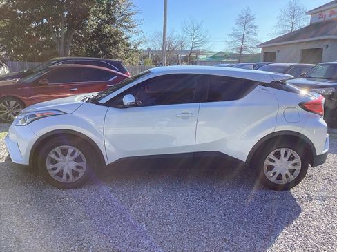 Used 2019 Toyota C-HR LE image 4