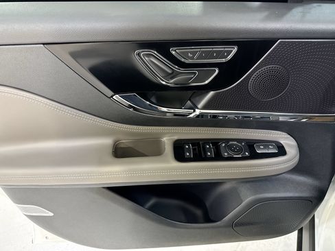 New 2026 Lincoln Corsair Premiere w/ Rear Removable Package Tray FWD image 12