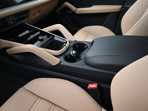 Certified 2026 Porsche Cayenne Coupe AWD/4WD image 22