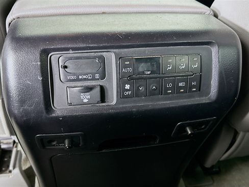 Used 2010 Toyota Sequoia Limited image 28