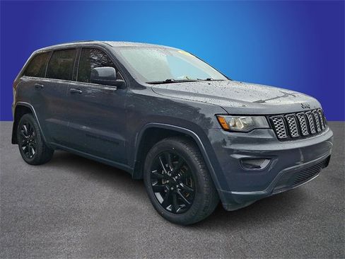 Used 2018 Jeep Grand Cherokee Altitude image 3