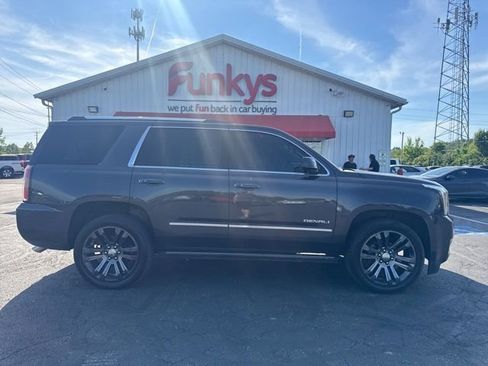 Used 2018 GMC Yukon Denali w/ Denali Ultimate Package AWD/4WD image 2