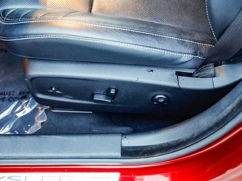 Used 2023 Chrysler 300 C image 23