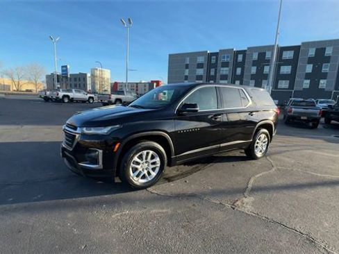 Used 2023 Chevrolet Traverse LS w/ Safety Package image 4