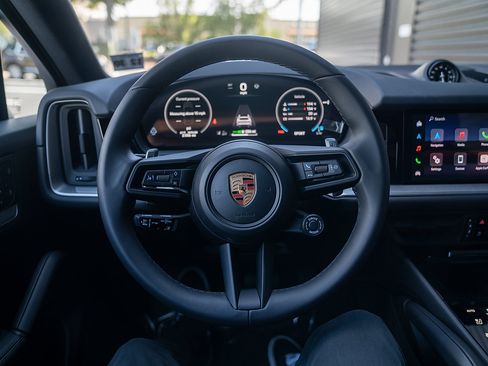 Certified 2026 Porsche Cayenne E-Hybrid Coupe AWD/4WD image 6