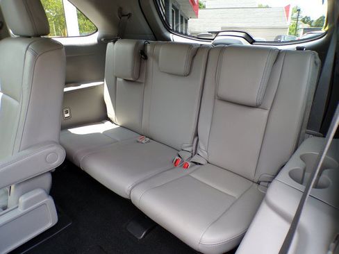 Used 2017 Toyota Highlander XLE AWD/4WD image 16