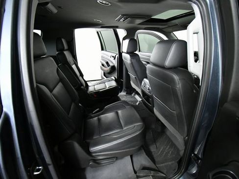 Used 2020 Chevrolet Suburban Premier image 24
