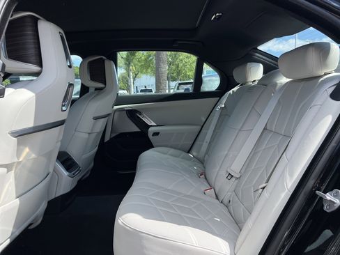 Certified 2025 BMW 740i RWD image 31