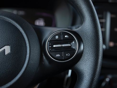 Used 2023 Kia Soul LX image 7