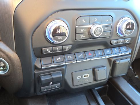 Used 2022 GMC Sierra 1500 Denali w/ Denali Premium Package image 15