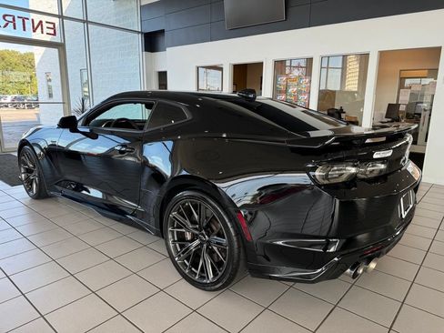 Used 2020 Chevrolet Camaro ZL1 RWD image 2