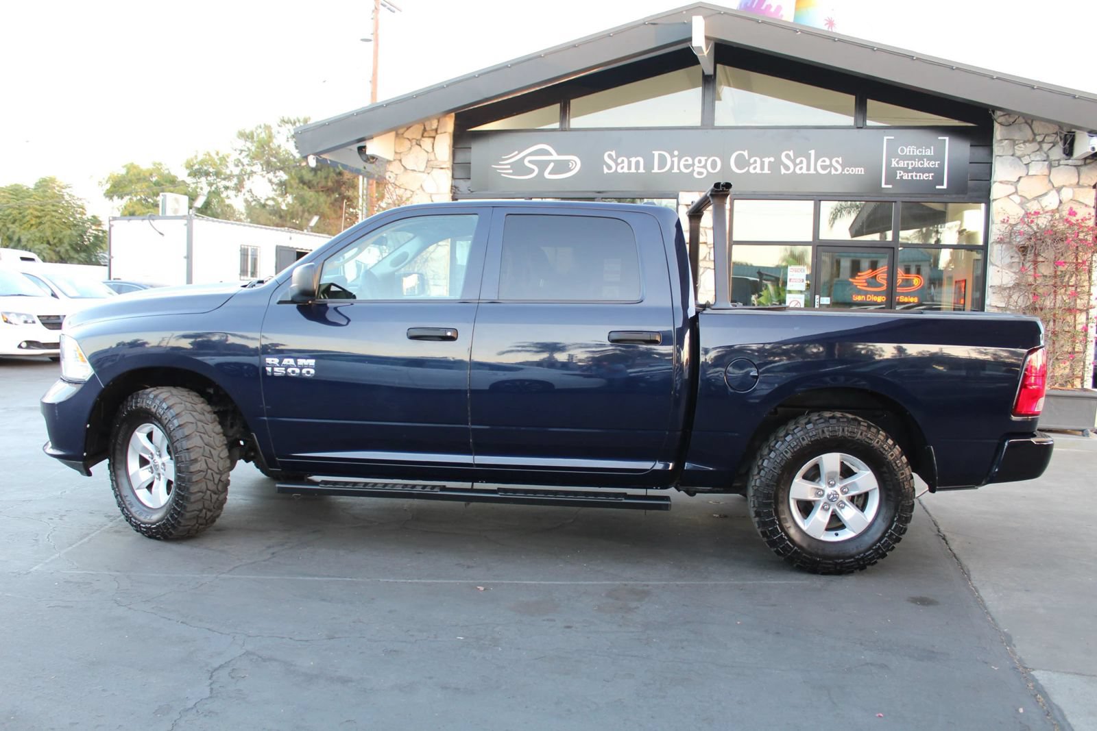 Used 2018 RAM 1500 Express RWD image 2