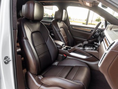 Certified 2023 Porsche Cayenne Turbo AWD/4WD image 47