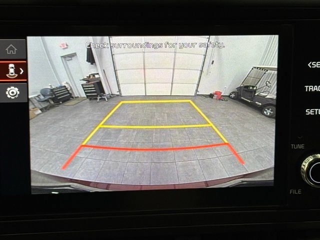 Used 2024 Kia Carnival LX FWD image 28