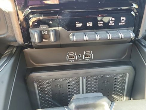 Used 2026 RAM 3500 Laramie AWD/4WD image 36