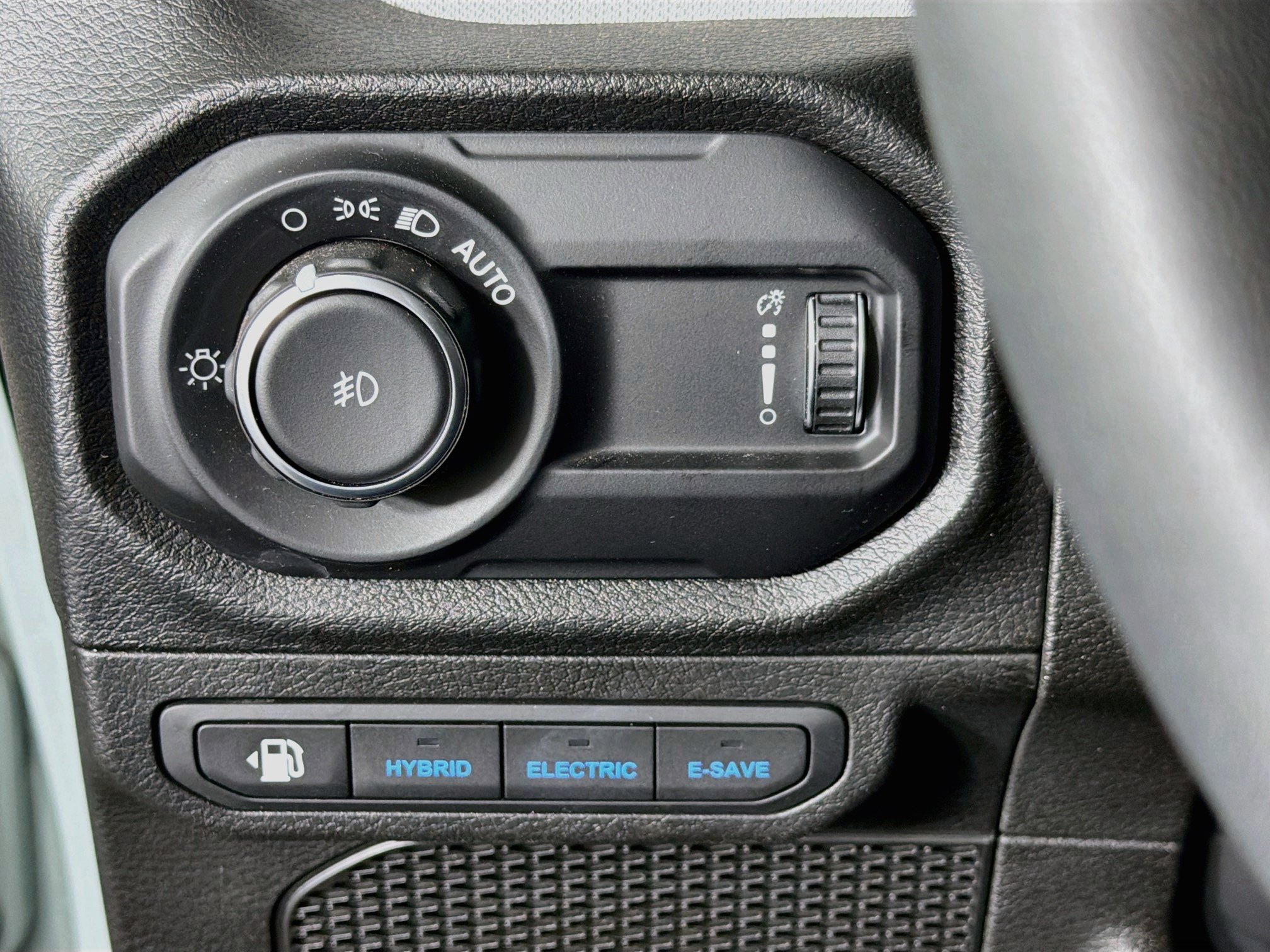 Used 2024 Jeep Wrangler Unlimited AWD/4WD image 17