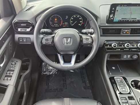 Certified 2025 Honda Pilot Touring image 12