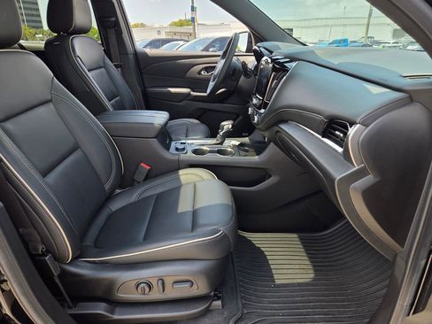 Certified 2023 Chevrolet Traverse Premier w/ Redline Edition image 17