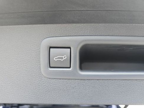 Used 2025 Toyota Highlander XLE image 14