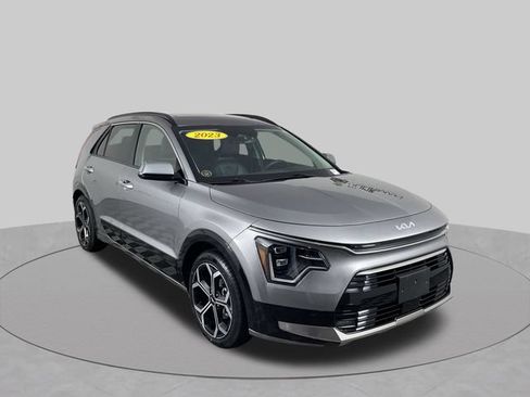 Used 2023 Kia Niro SX Touring FWD image 12