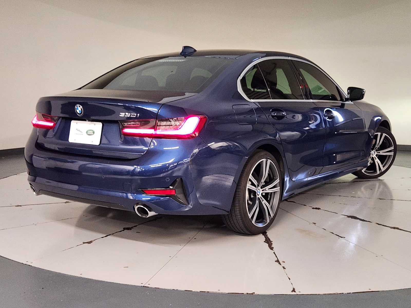 Used 2021 BMW 330i Sedan w/ Convenience Package RWD image 2
