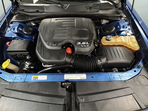 Used 2012 Dodge Challenger SXT RWD image 21