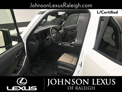 Used 2025 Lexus GX 550 image 13
