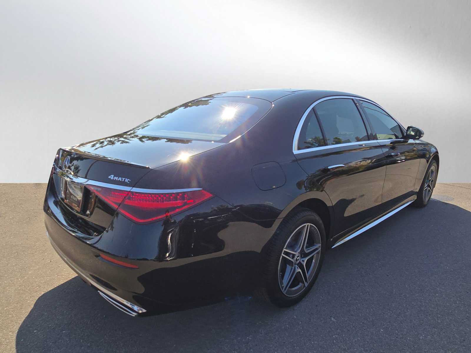 Used 2024 Mercedes-Benz S 580 4MATIC Sedan image 3