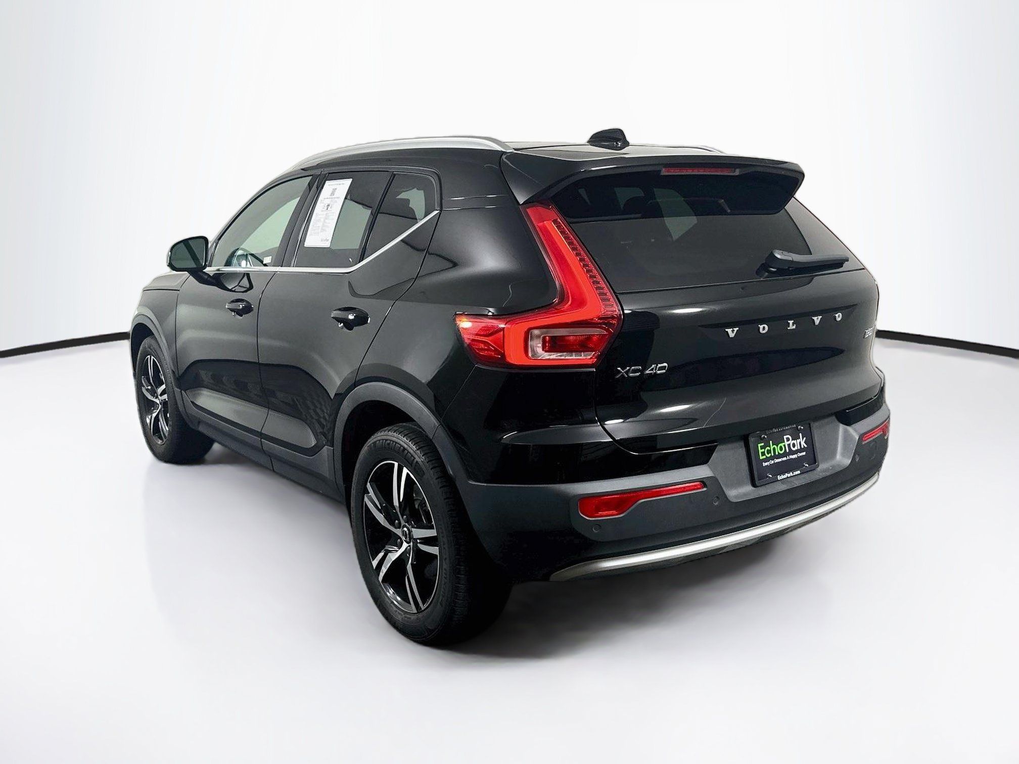 Used 2023 Volvo XC40 B5 Plus AWD/4WD image 5
