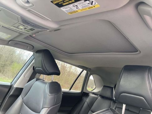 Used 2021 Toyota RAV4 XLE Premium image 22