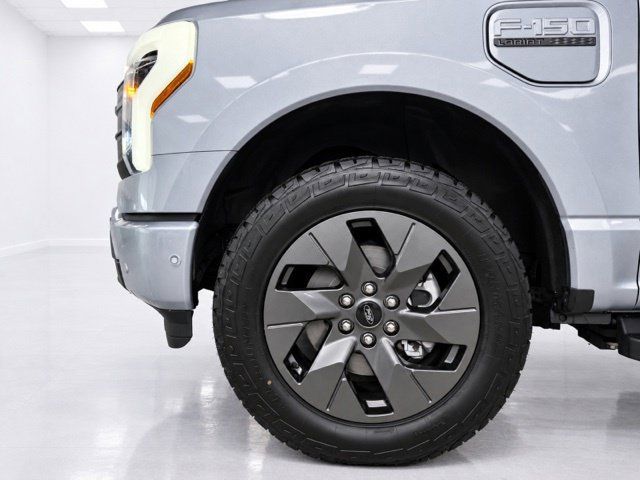 Used 2022 Ford F150 Lightning Lariat AWD/4WD image 8