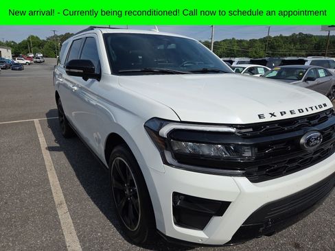 Used 2022 Ford Expedition Limited AWD/4WD image 3