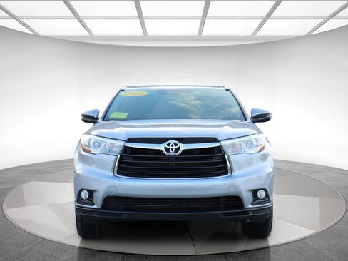 Used 2015 Toyota Highlander XLE image 2