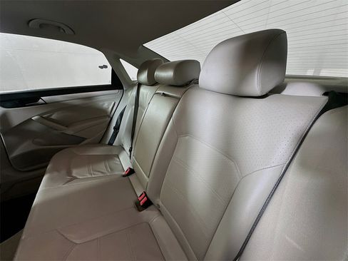 Used 2013 Volkswagen Passat TDI SE image 21