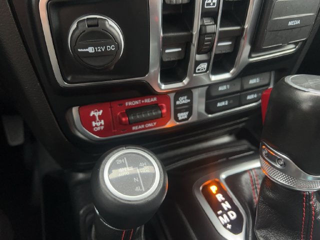 Used 2022 Jeep Gladiator Rubicon w/ Cold Weather Group AWD/4WD image 3