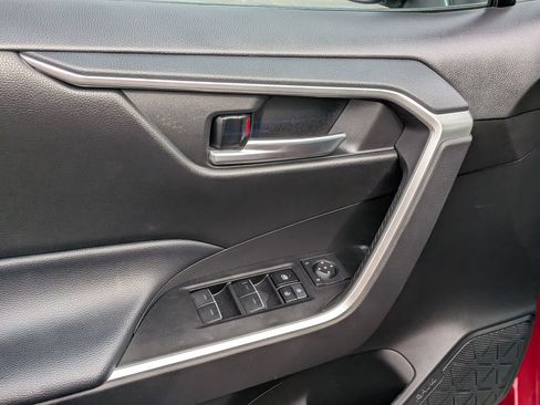 Used 2023 Toyota RAV4 XLE Premium image 15