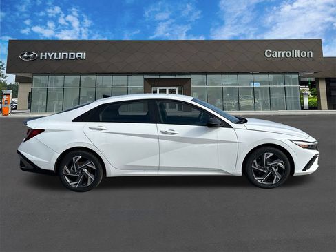 Certified 2025 Hyundai Elantra Sport FWD image 4