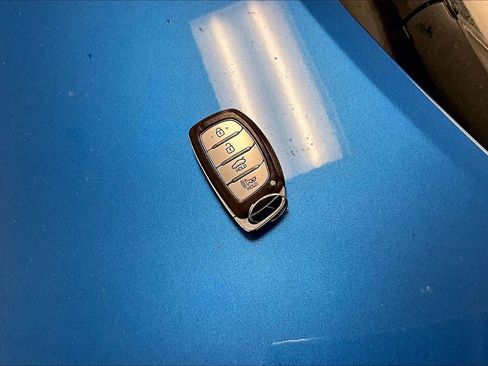 Used 2017 Hyundai Elantra Limited w/ Limited Tech Package 04 image 9