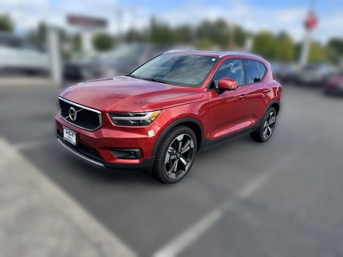 Used 2021 Volvo XC40 T5 Momentum w/ Premium Package AWD/4WD image 4