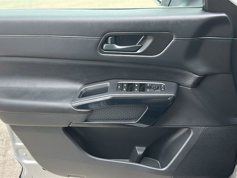 Used 2025 Nissan Pathfinder SV FWD image 19