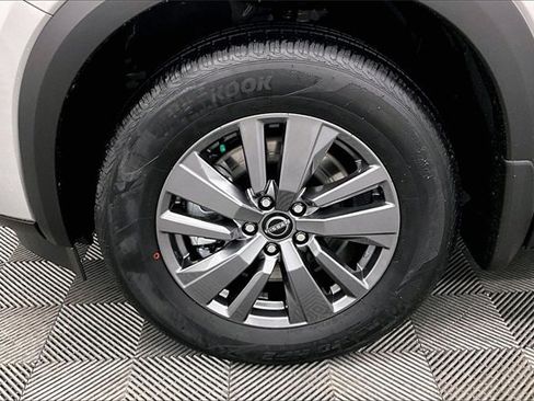 New 2025 Nissan Pathfinder S image 11