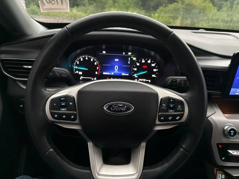 Used 2024 Ford Explorer XLT w/ Equipment Group 202A AWD/4WD image 20