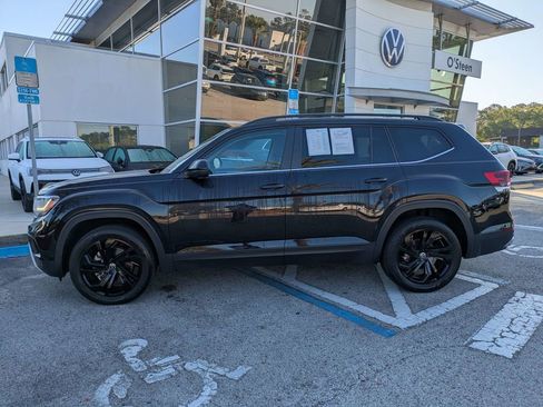 Used 2023 Volkswagen Atlas SE w/ Black Wheel Package FWD image 3