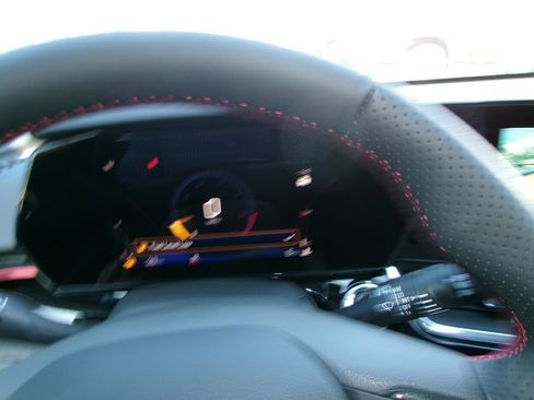 New 2026 Chevrolet Trax RS w/ Sunroof Package image 22