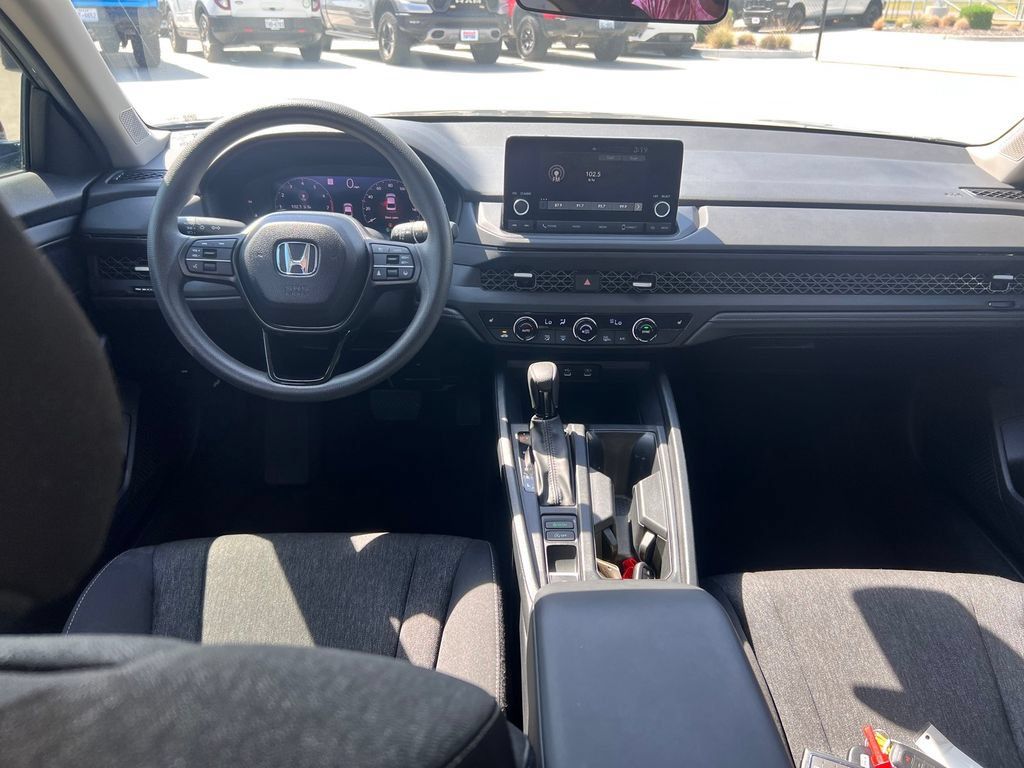 Used 2025 Honda Accord SE image 11